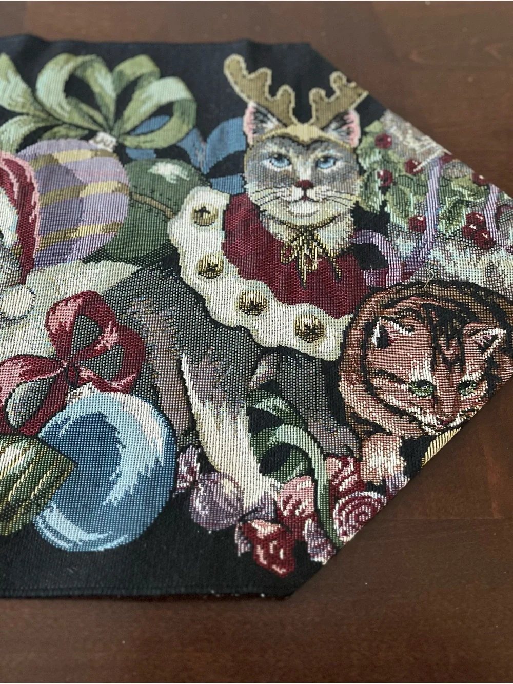 Cats & Kittens Christmas Tapestry Table Runner w/Tassels 52